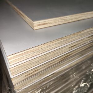 TABL. OKUME MIXTO HPL CLASE III BLANCO PORO 2C 18mm